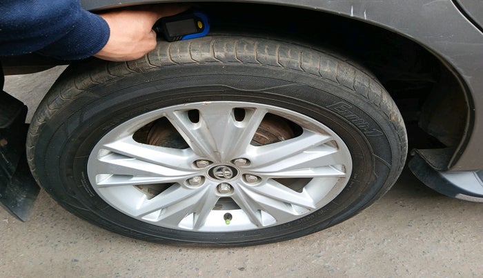 2019 Toyota Innova Crysta 2.4 ZX 7 STR, Diesel, Manual, 1,16,936 km, tyre