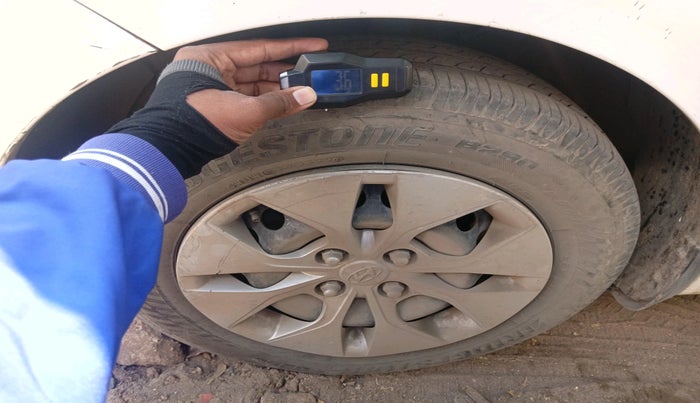 2015 Hyundai Xcent BASE 1.2, Petrol, Manual, 1,10,496 km, tyre