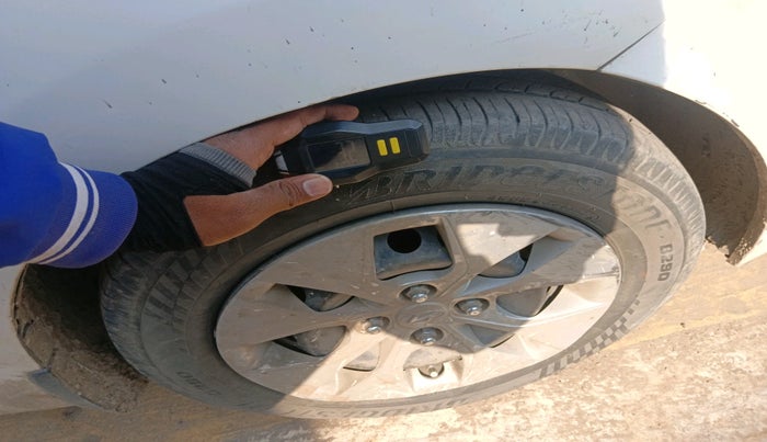 2015 Hyundai Xcent BASE 1.2, Petrol, Manual, 1,10,496 km, tyre