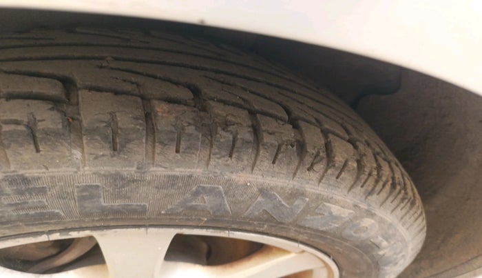 2011 Chevrolet Cruze LT, Diesel, Manual, 62,063 km, tyre