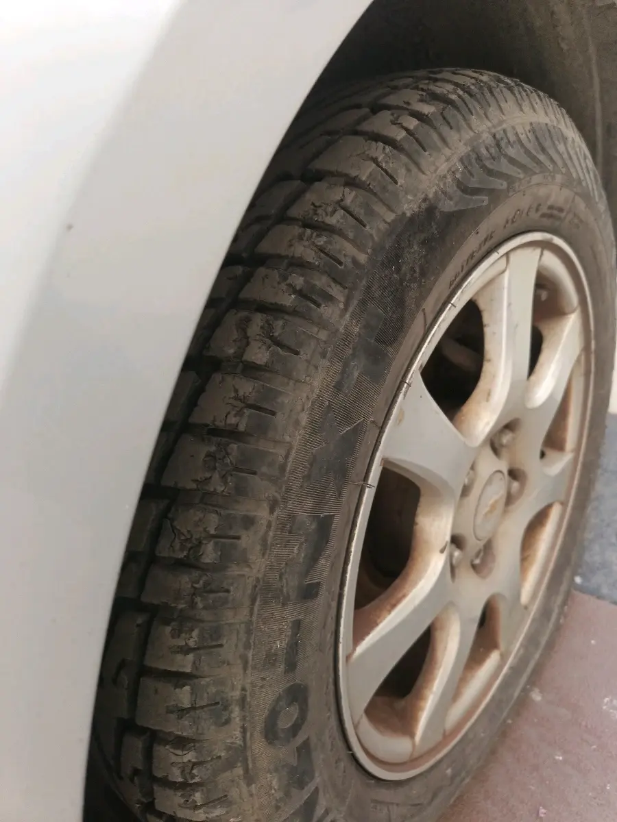 2011 Chevrolet Cruze LT, Diesel, Manual, 62,063 km, tyre
