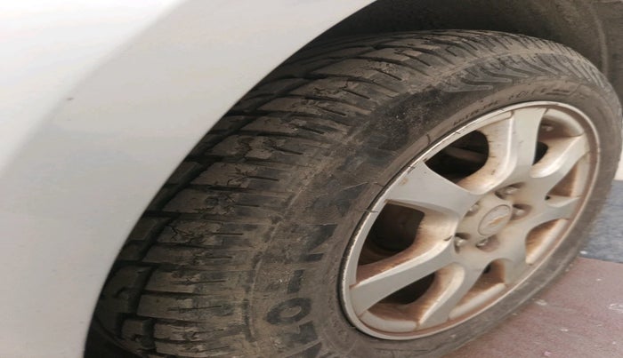 2011 Chevrolet Cruze LT, Diesel, Manual, 62,063 km, tyre