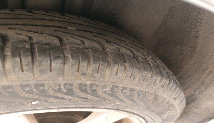 2011 Chevrolet Cruze LT, Diesel, Manual, 62,063 km, tyre