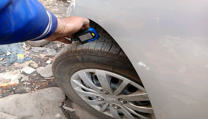 2015 Hyundai i10 SPORTZ 1.1, Petrol, Manual, 1,88,636 km, tyre