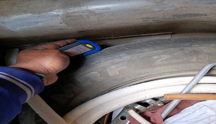 2015 Hyundai i10 SPORTZ 1.1, Petrol, Manual, 1,88,636 km, tyre