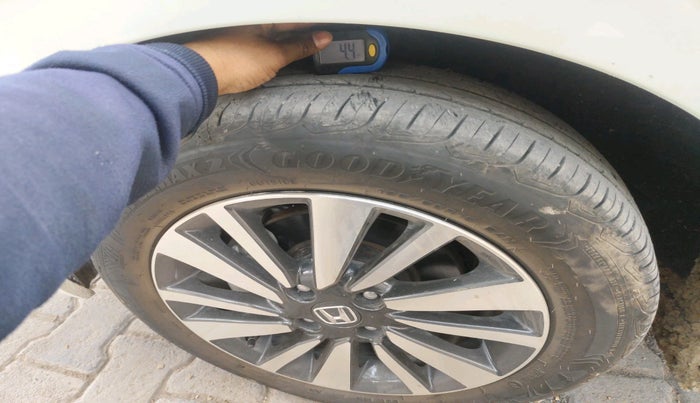 2024 Honda City 1.5L I-VTEC V, Petrol, Manual, 12,320 km, tyre