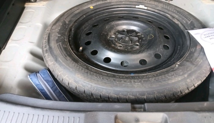 2024 Maruti Grand Vitara SIGMA SMART HYBRID, Petrol, Manual, 52,673 km, tyre