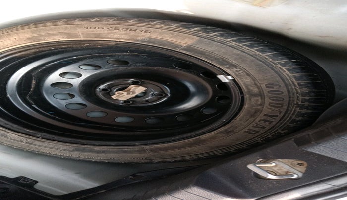 2016 Hyundai Elite i20 ASTA 1.2 (O), Petrol, Manual, 20,501 km, tyre