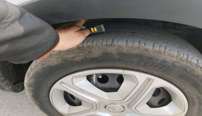 2022 Tata NEXON XE PETROL, Petrol, Manual, 63,305 km, tyre