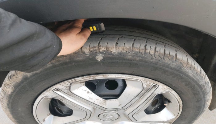 2022 Tata NEXON XE PETROL, Petrol, Manual, 63,305 km, tyre