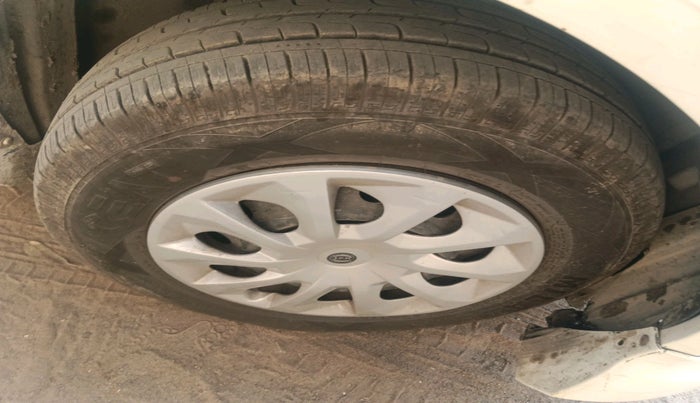 2011 Maruti Swift Dzire VXI, Petrol, Manual, 1,34,629 km, tyre