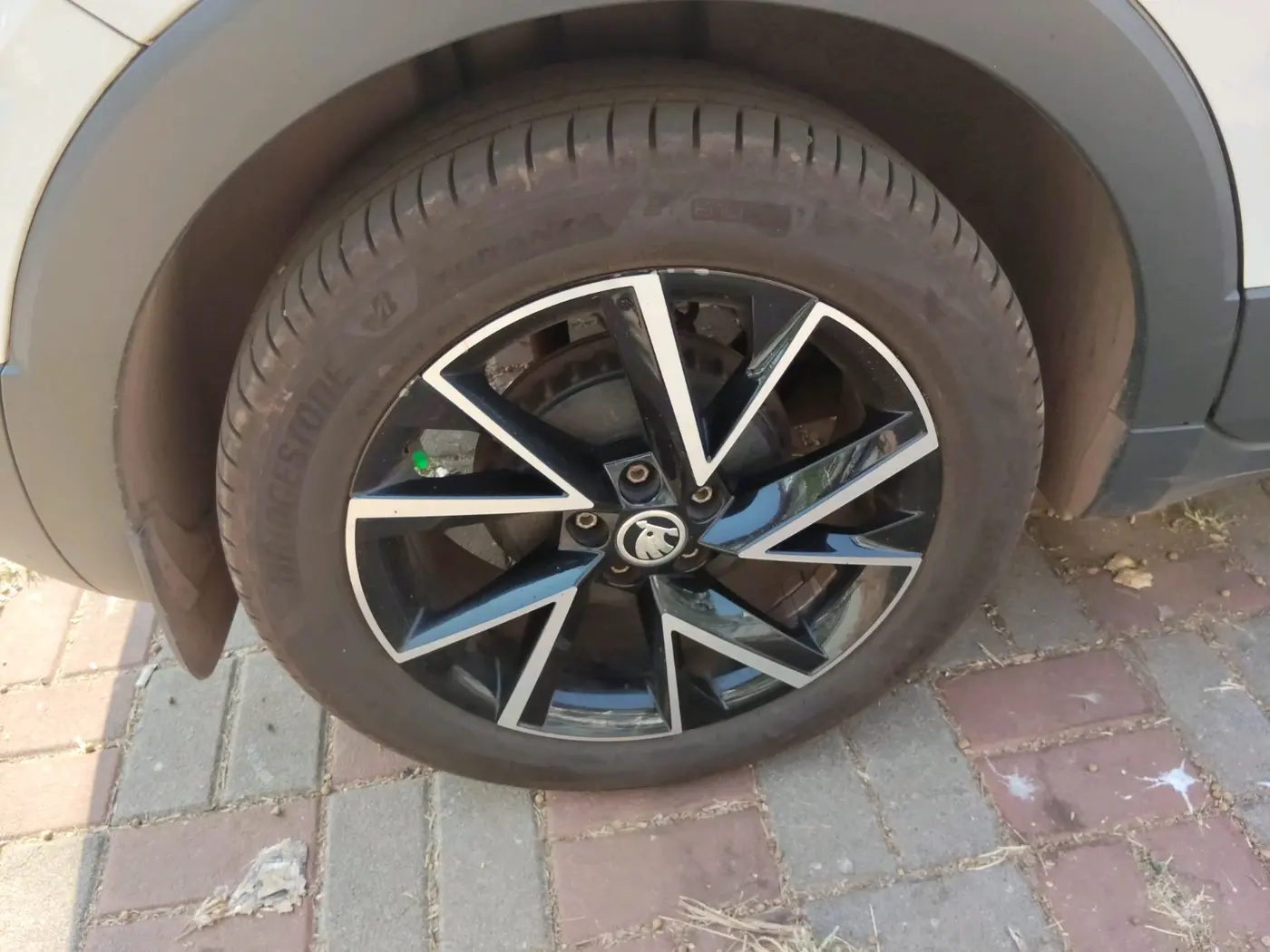 2022 Skoda KUSHAQ MONTE CARLO 1.0L TSI AT, Petrol, Automatic, 41,295 km, tyre