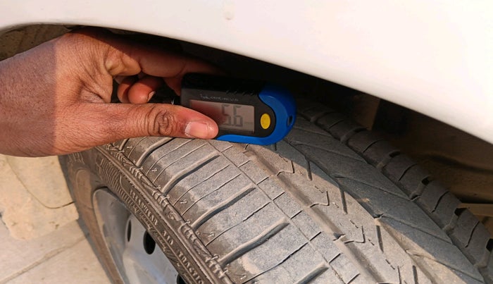 2017 Maruti Wagon R 1.0 LXI CNG, Petrol, Manual, 1,66,686 km, tyre