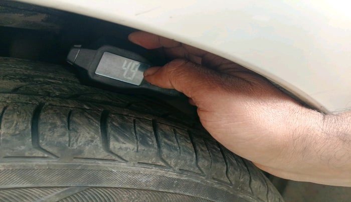 2017 Toyota Camry HYBRID, Hybrid, Automatic, 42,258 km, tyre