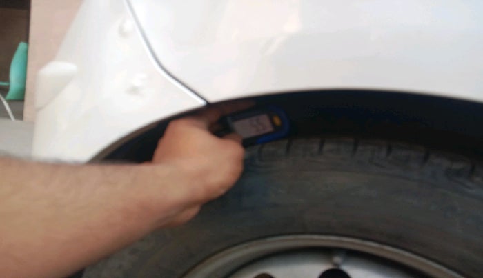 2015 Hyundai i10 MAGNA 1.1, Petrol, Manual, 1,14,490 km, tyre