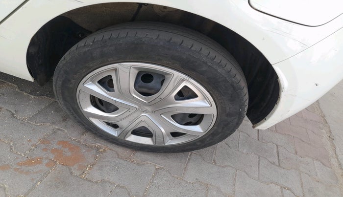 2023 Tata ALTROZ XM PLUS DIESEL, Diesel, Manual, 69,732 km, tyre