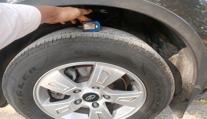 2013 Mahindra XUV500 W8, Diesel, Manual, 1,25,912 km, tyre