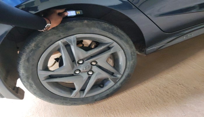 2021 Hyundai NEW I20 SPORTZ 1.2 AT, Petrol, Automatic, 80,000 km, tyre