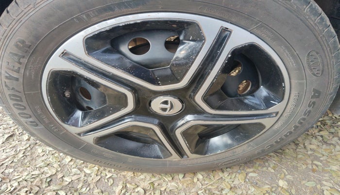 2021 Tata NEXON XM PETROL, Petrol, Manual, 23,357 km, tyre