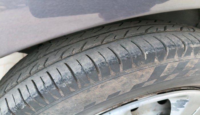 2014 Hyundai Eon ERA +, Petrol, Manual, 88,254 km, tyre