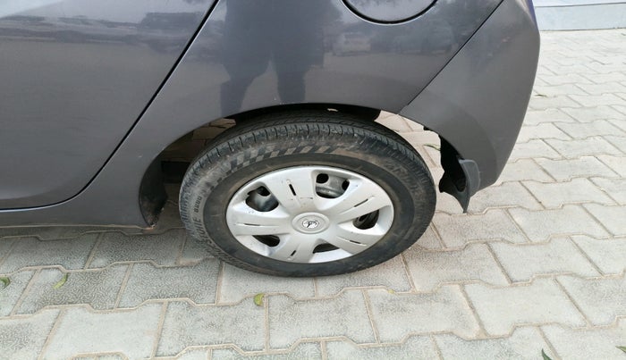 2014 Hyundai Eon ERA +, Petrol, Manual, 88,254 km, tyre