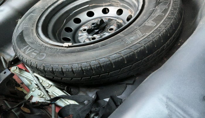 2014 Hyundai Eon ERA +, Petrol, Manual, 88,254 km, tyre