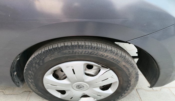 2014 Hyundai Eon ERA +, Petrol, Manual, 88,254 km, tyre