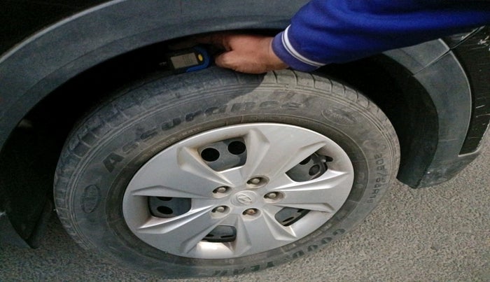 2017 Hyundai Creta E PLUS 1.6 PETROL, Petrol, Manual, 66,795 km, tyre