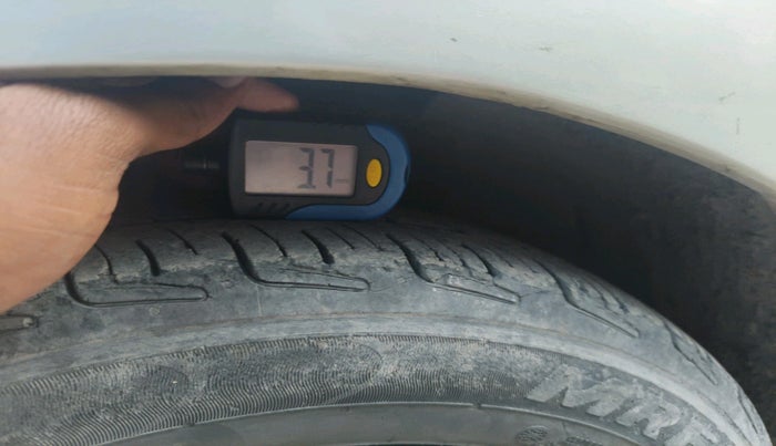 2015 Hyundai Grand i10 SPORTZ 1.1 CRDI, Diesel, Manual, 1,01,931 km, tyre