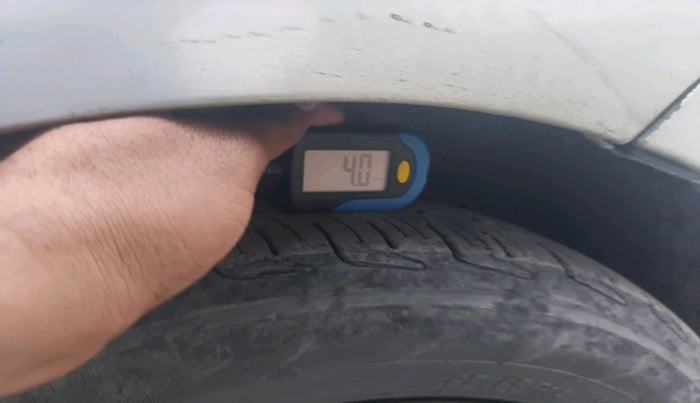 2015 Hyundai Grand i10 SPORTZ 1.1 CRDI, Diesel, Manual, 1,01,931 km, tyre