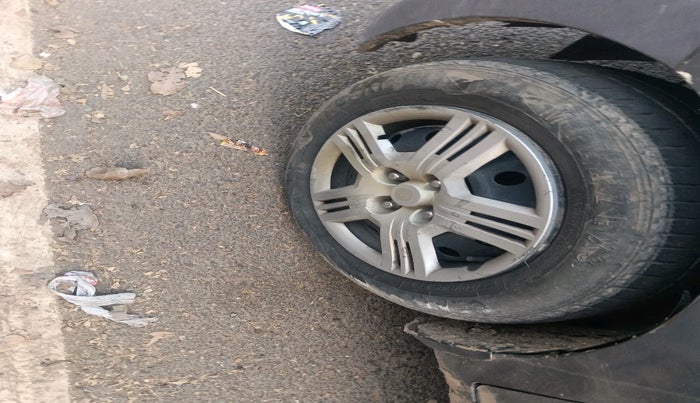 2014 Hyundai Xcent S 1.2, Petrol, Manual, 1,60,497 km, tyre