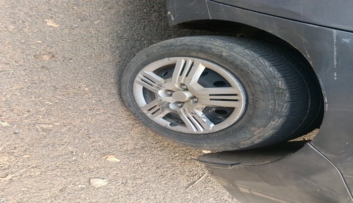 2014 Hyundai Xcent S 1.2, Petrol, Manual, 1,60,497 km, tyre