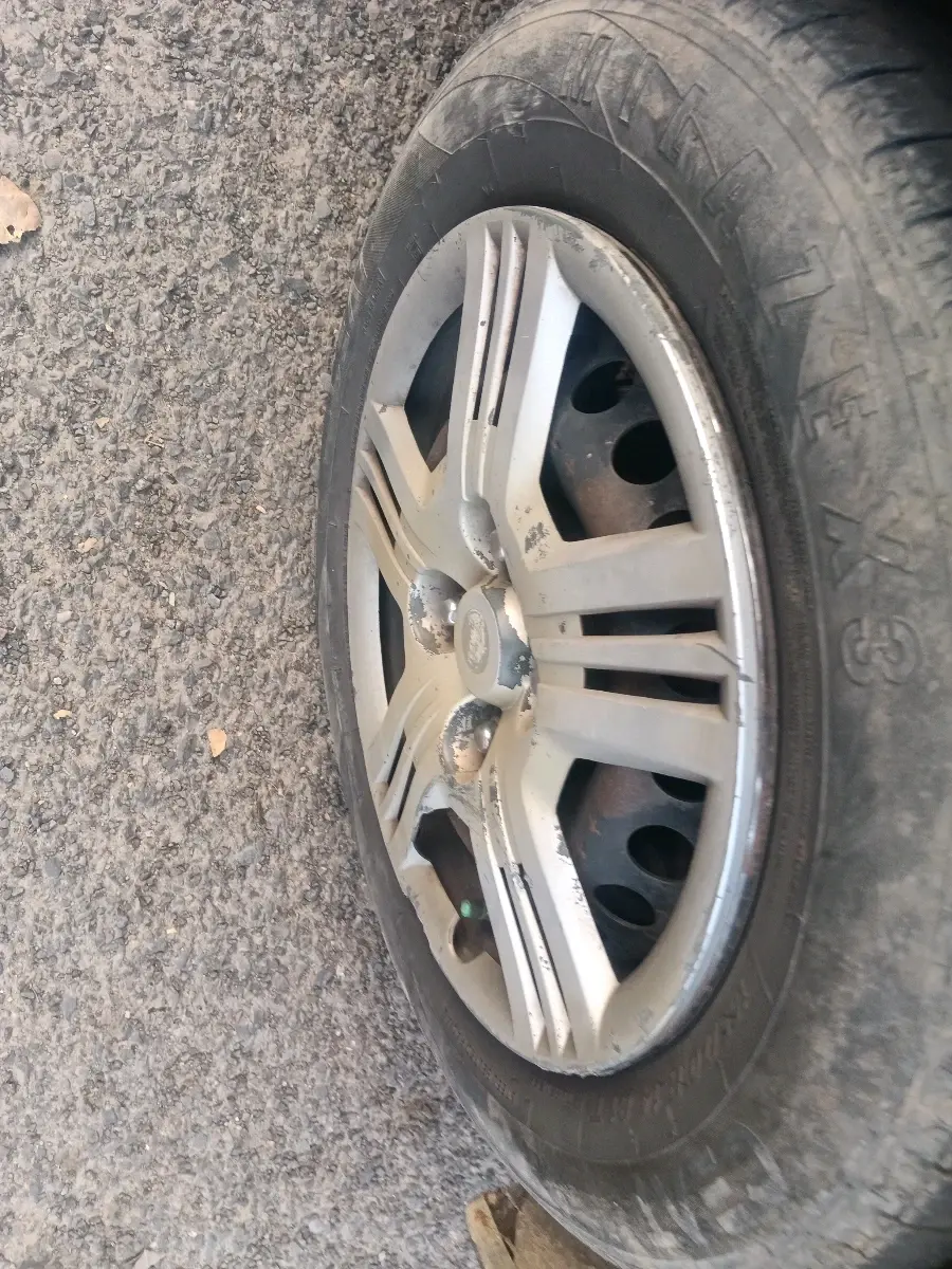 2014 Hyundai Xcent S 1.2, Petrol, Manual, 1,60,497 km, tyre