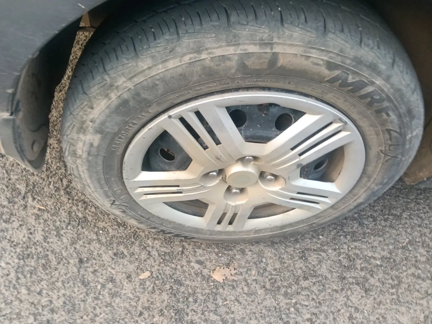 2014 Hyundai Xcent S 1.2, Petrol, Manual, 1,60,497 km, tyre