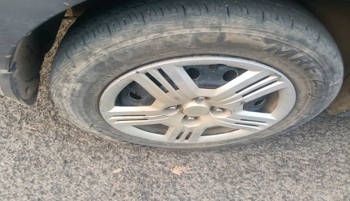 2014 Hyundai Xcent S 1.2, Petrol, Manual, 1,60,497 km, tyre