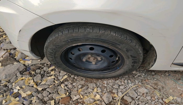 2022 Maruti Swift VXI AMT, Petrol, Automatic, 2,86,332 km, tyre