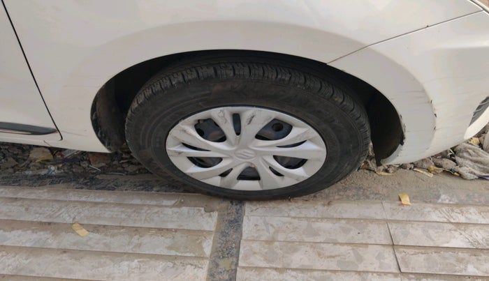 2022 Maruti Swift VXI AMT, Petrol, Automatic, 2,86,332 km, tyre