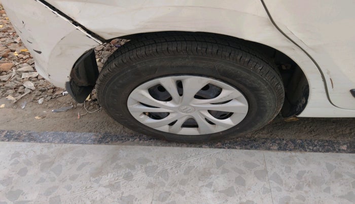 2022 Maruti Swift VXI AMT, Petrol, Automatic, 2,86,332 km, tyre