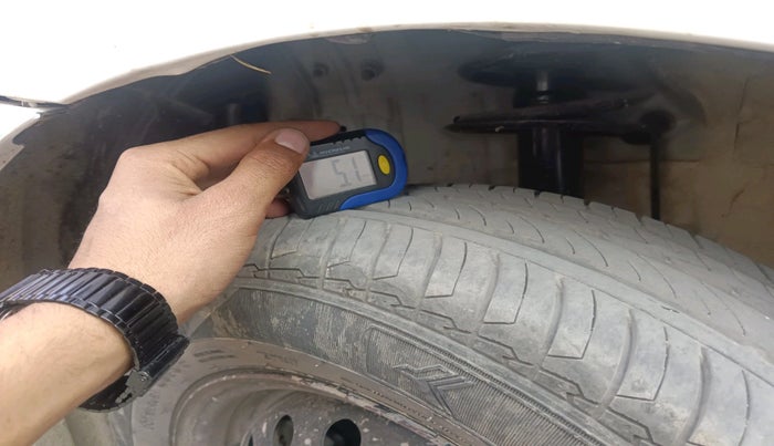 2011 Toyota Etios G, Petrol, Manual, 61,585 km, tyre