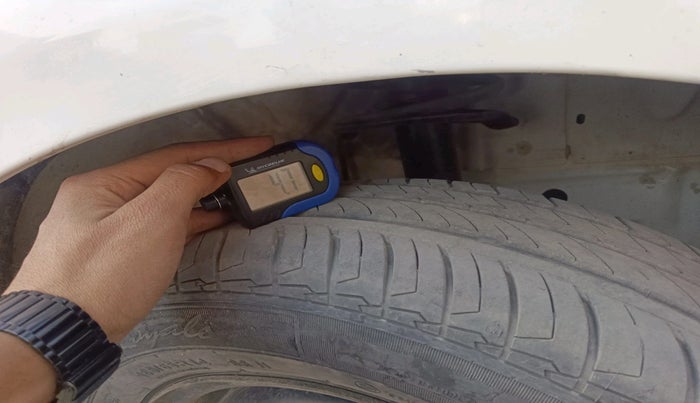 2011 Toyota Etios G, Petrol, Manual, 61,585 km, tyre