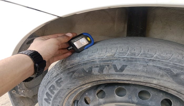 2011 Toyota Etios G, Petrol, Manual, 61,585 km, tyre