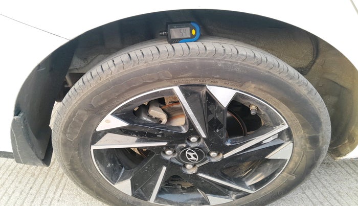 2022 Hyundai Verna SX (O) 1.0 TURBO DCT, Petrol, Automatic, 52,001 km, tyre