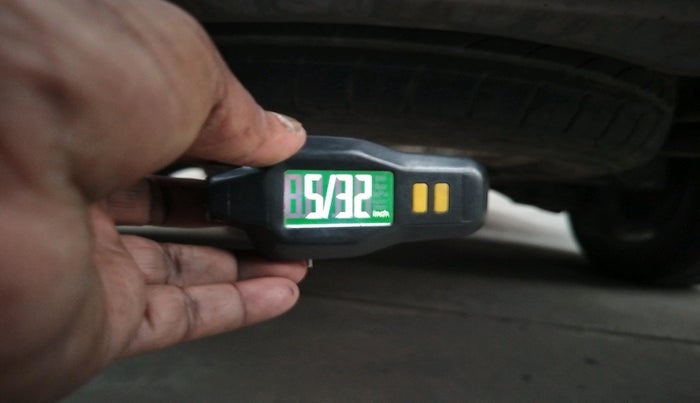 2019 Toyota Innova Crysta 2.4 G 8 STR, Diesel, Manual, 1,35,149 km, tyre