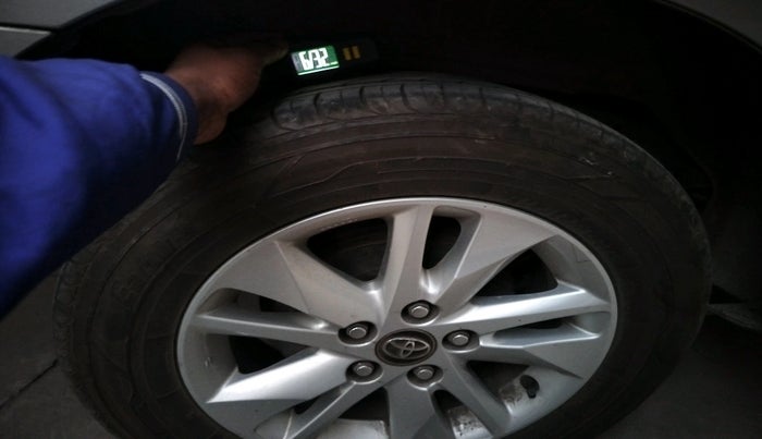 2019 Toyota Innova Crysta 2.4 G 8 STR, Diesel, Manual, 1,35,149 km, tyre