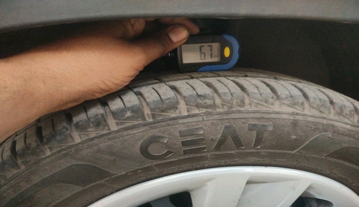 2024 Renault Kwid RXT 1.0 AMT, Petrol, Automatic, 8,063 km, tyre