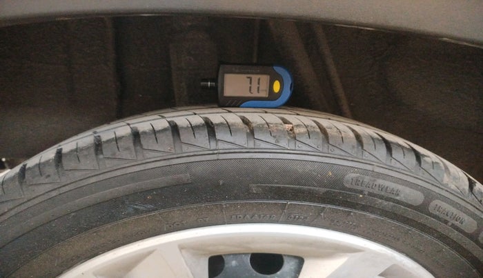 2024 Renault Kwid RXT 1.0 AMT, Petrol, Automatic, 8,063 km, tyre