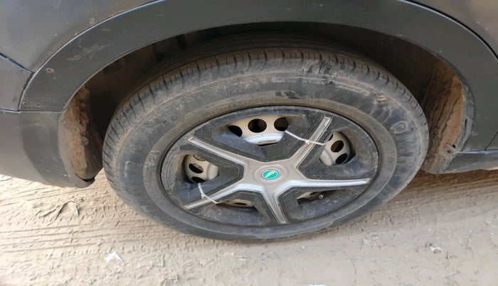 2017 Maruti S Cross SIGMA 1.3, Diesel, Manual, 1,03,502 km, tyre