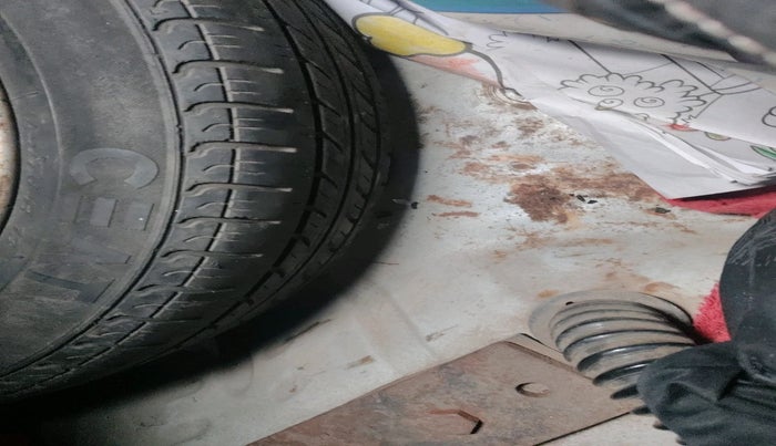 2012 Maruti Wagon R 1.0 LXI, Petrol, Manual, 1,20,463 km, tyre