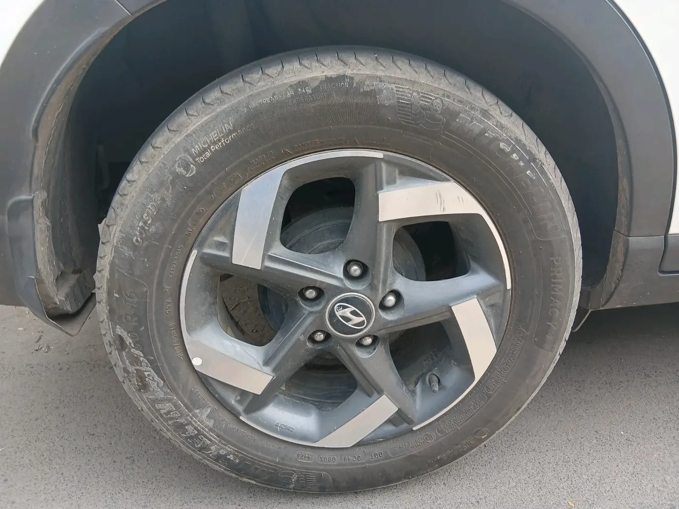 2019 Hyundai VENUE SX(O) 1.4 CRDI, Diesel, Manual, 1,70,917 km, tyre