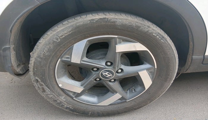 2019 Hyundai VENUE SX(O) 1.4 CRDI, Diesel, Manual, 1,70,917 km, tyre